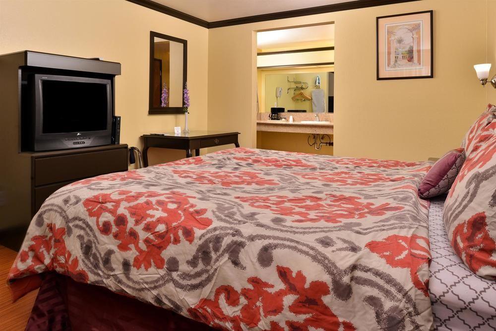 Americas Best Value Inn Pasadena Bagian luar foto