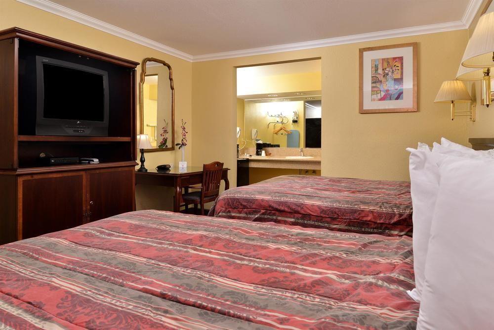 Americas Best Value Inn Pasadena Bagian luar foto