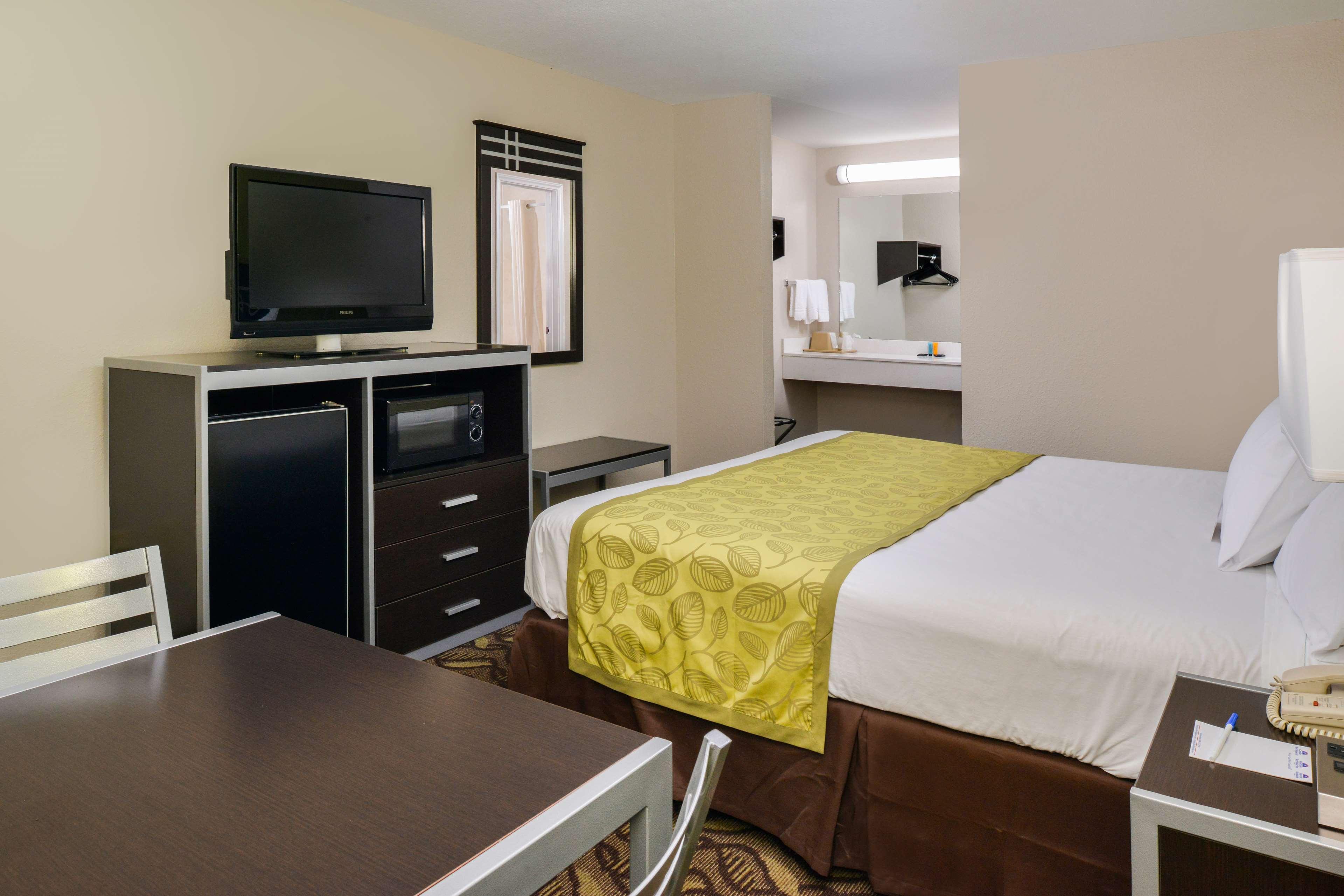 Americas Best Value Inn Pasadena Bagian luar foto